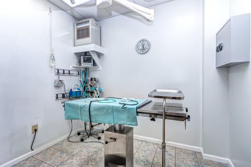 177-11-9955charltotehwy-12operating room